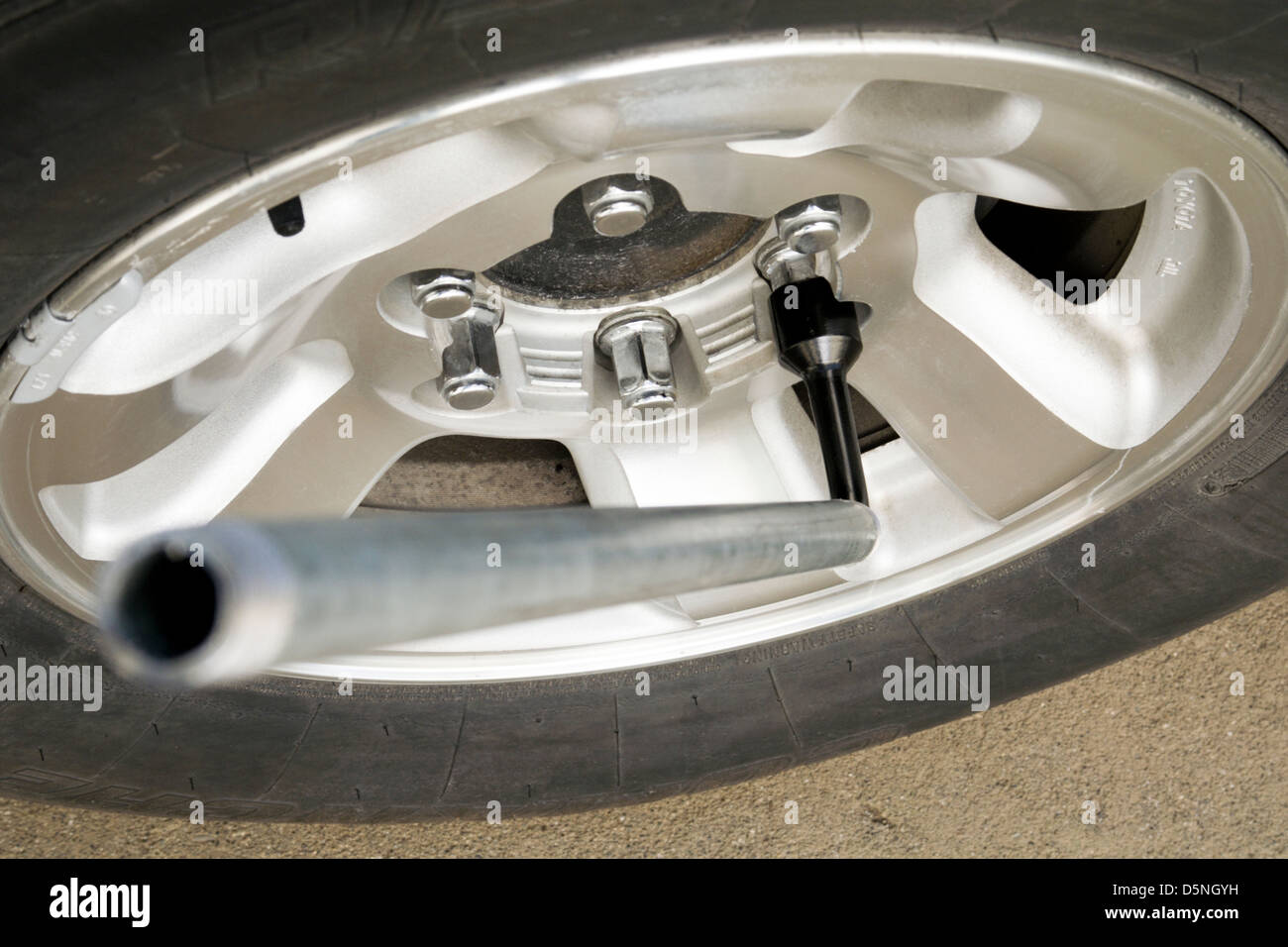 Removing lug nuts hires stock photography and images Alamy