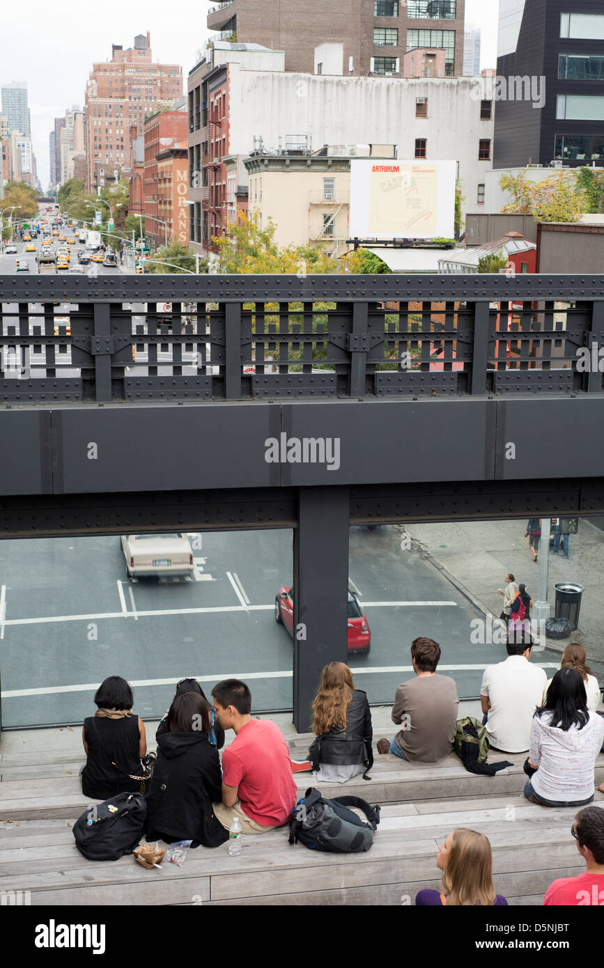 People enjoying the High Line in New York City Stock Photo - Alamy