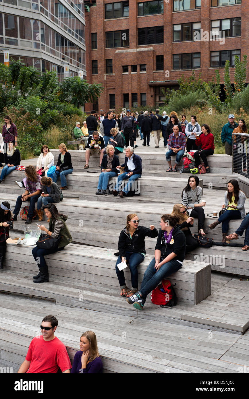 People enjoying the High Line in New York City Stock Photo - Alamy