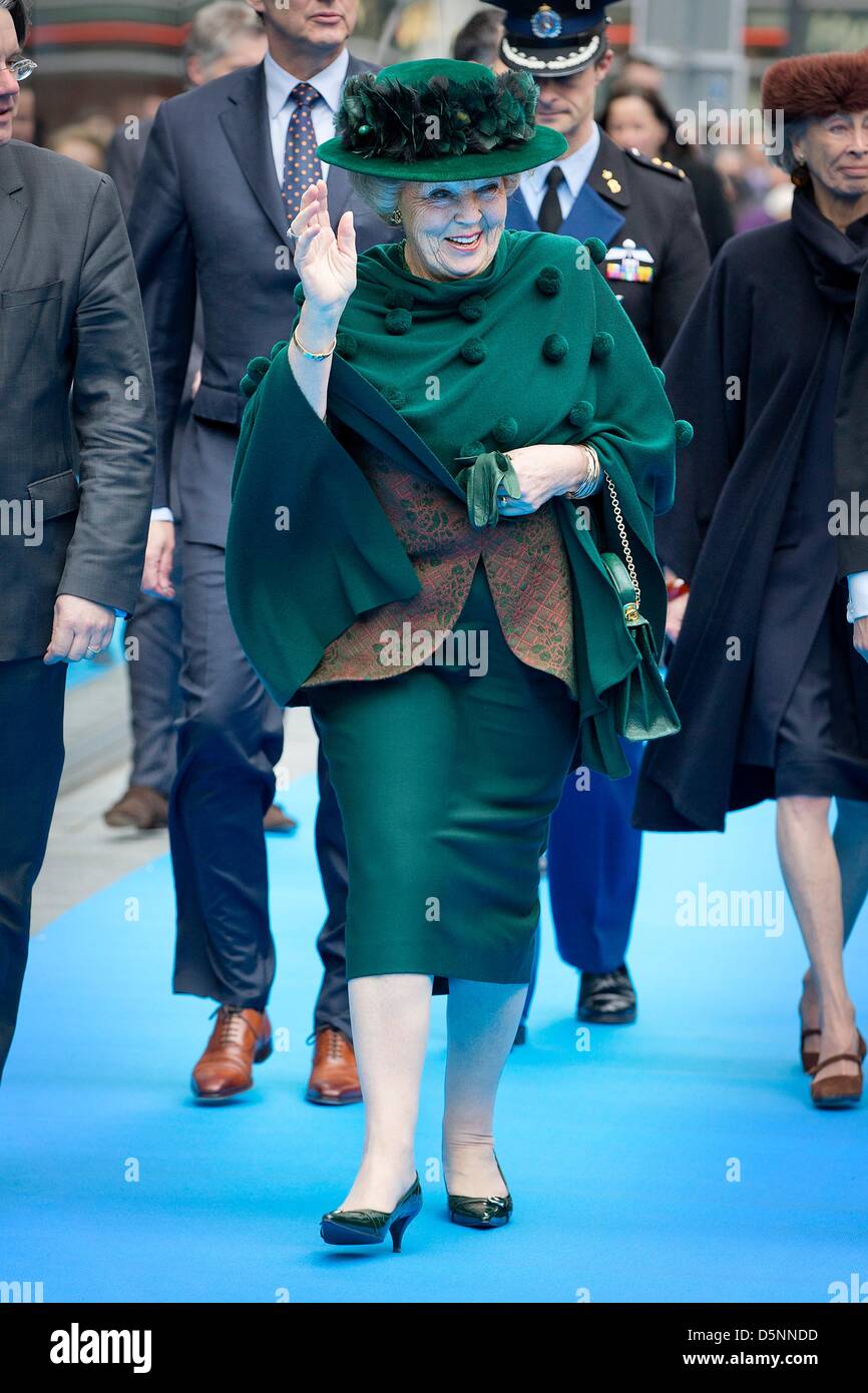 Eindhoven, Netherlands. 5th April 2013. Queen Beatrix of The Netherlands arrives for the opening of the Philips museum in Eindhoven, The Netherlands, 5 April 2013. The museum is located in the first light bulb factory were the first bulb were produced in 1891. Photo: Patrick van Katwijk/Alamy Live NewsNETHERLANDS AND FRANCE OUT Stock Photo