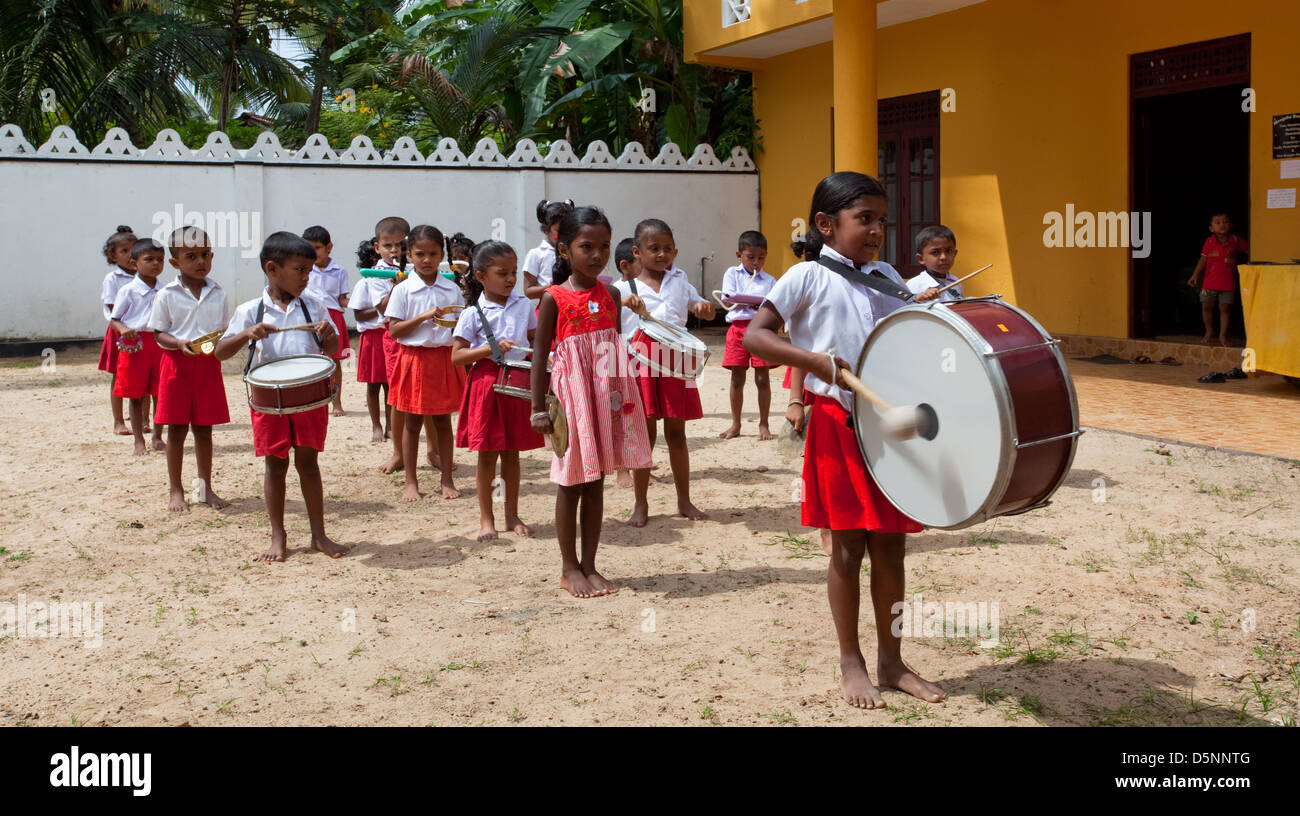 Sri lankan school girl hi-res stock photography and images - Alamy