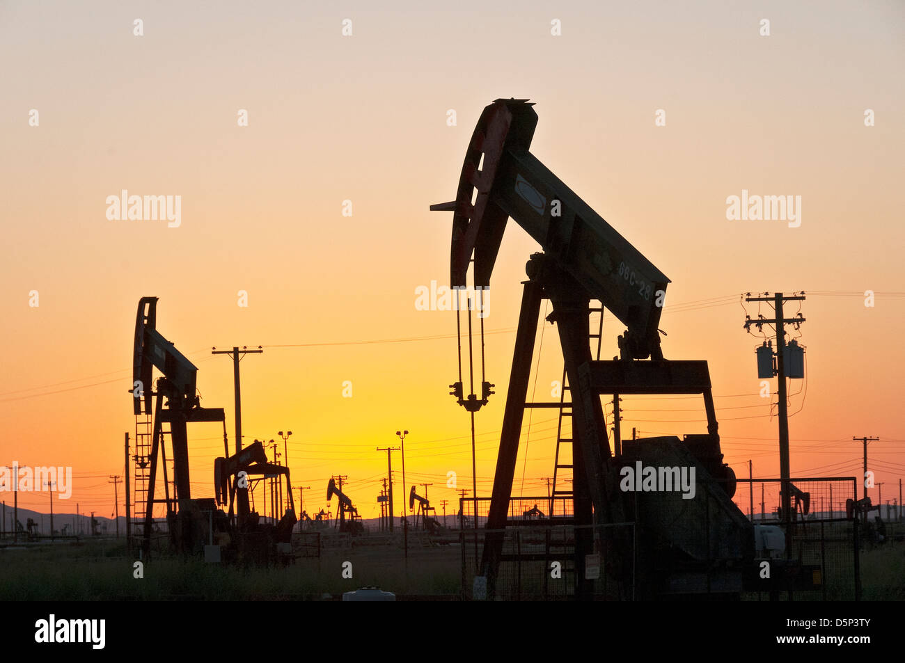 Oil pump jack united states hires stock photography and images Alamy