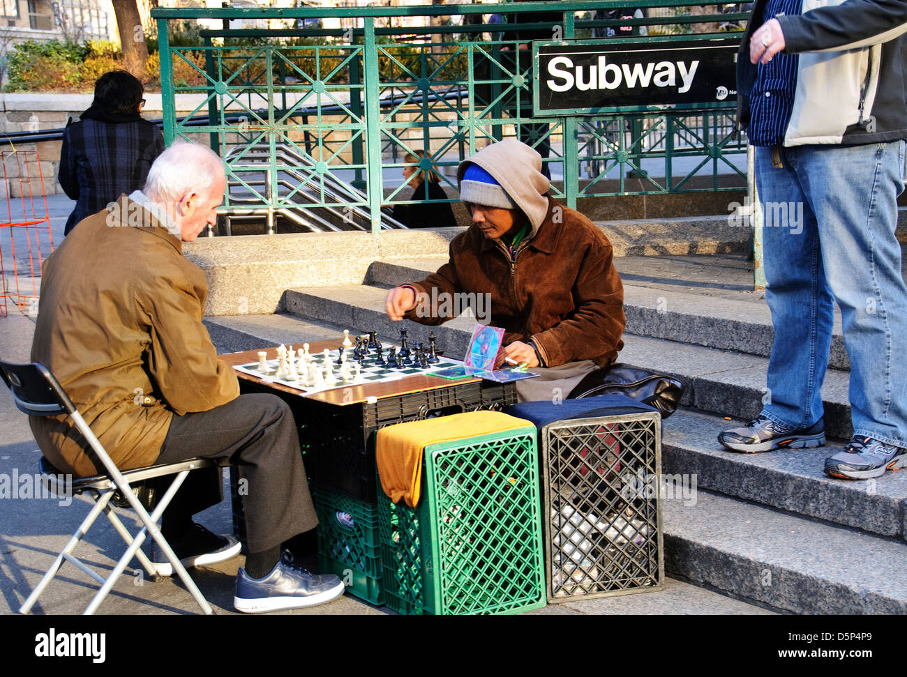 Avid chess players in Bryant Park midtown Manhattan, NYC Stock Photo - Alamy