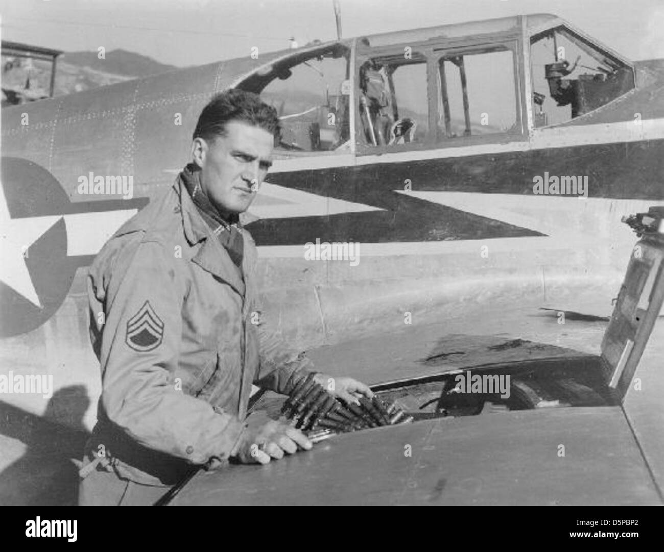 7 SSgt Henry Williams, Arming Guns, P51C Stock Photo Alamy