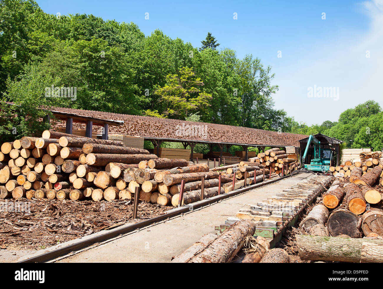 Parquet processing hi-res stock photography and images - Alamy