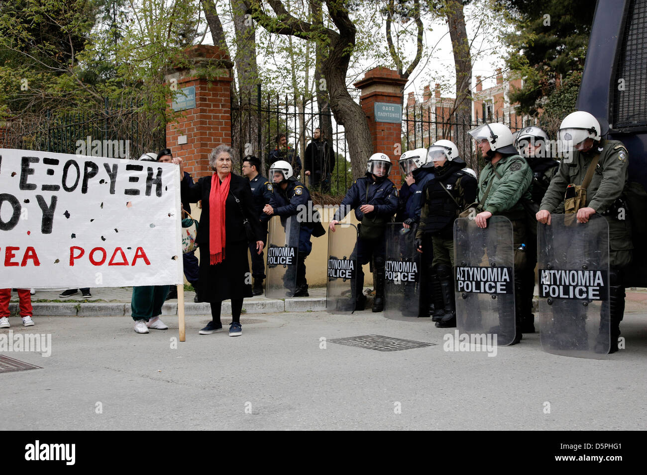 Thessaloniki, Greece. 5th April, 2013. Chalkidiki people protest outside Region Government building of central Macedonia during discussion at the Regional Council for the gold extraction in the Skouries region of the Chalkidiki peninsula. Credit: Konstantinos Tsakalidis/Alamy Live News Stock Photo