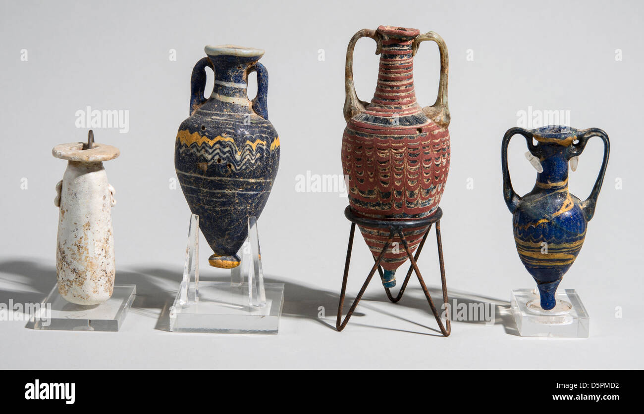 Core-formed Glass vessels 4-5th century BCE From left to right Alabastron, Amphoriskos, Amphoriskos and Amphora Stock Photo