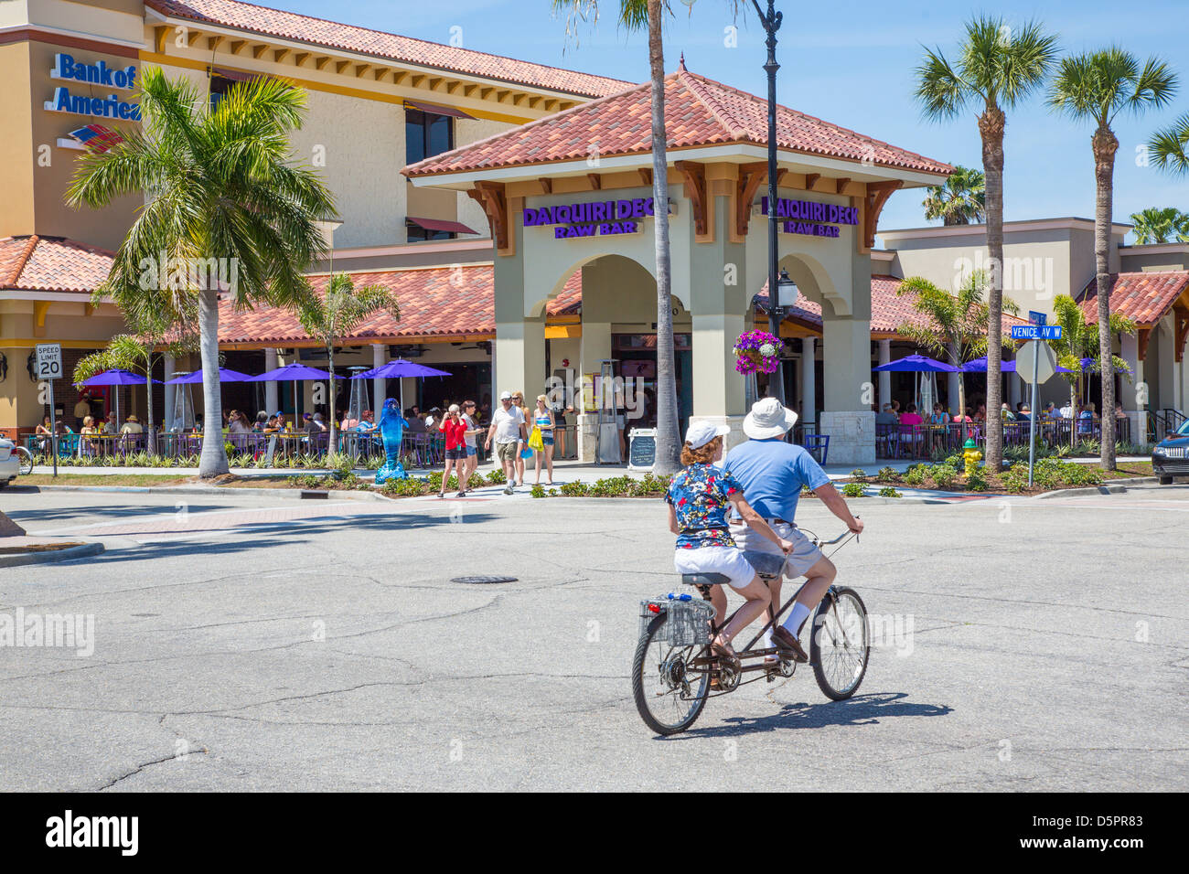 Venice Avenue In Downtown Shopping Tourist Area Of Venice Florida Stock 