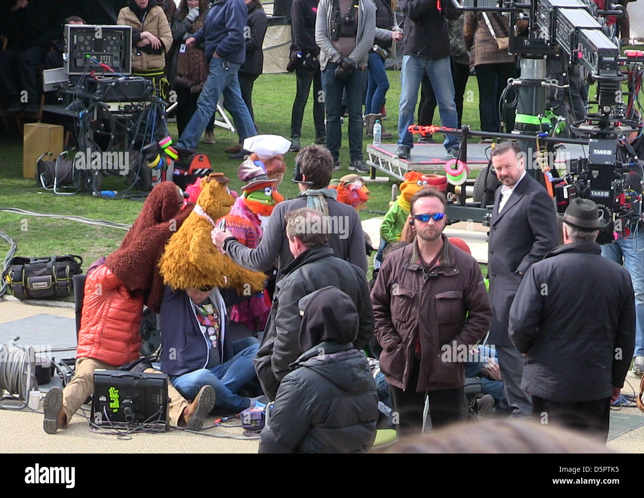 Ricky Gervais on set for The Muppets... Again! filming scenes in Greenwich Royal Naval College,  London. Stock Photo