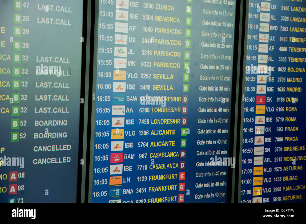 Flight information board to travel to your destination Stock Photo - Alamy