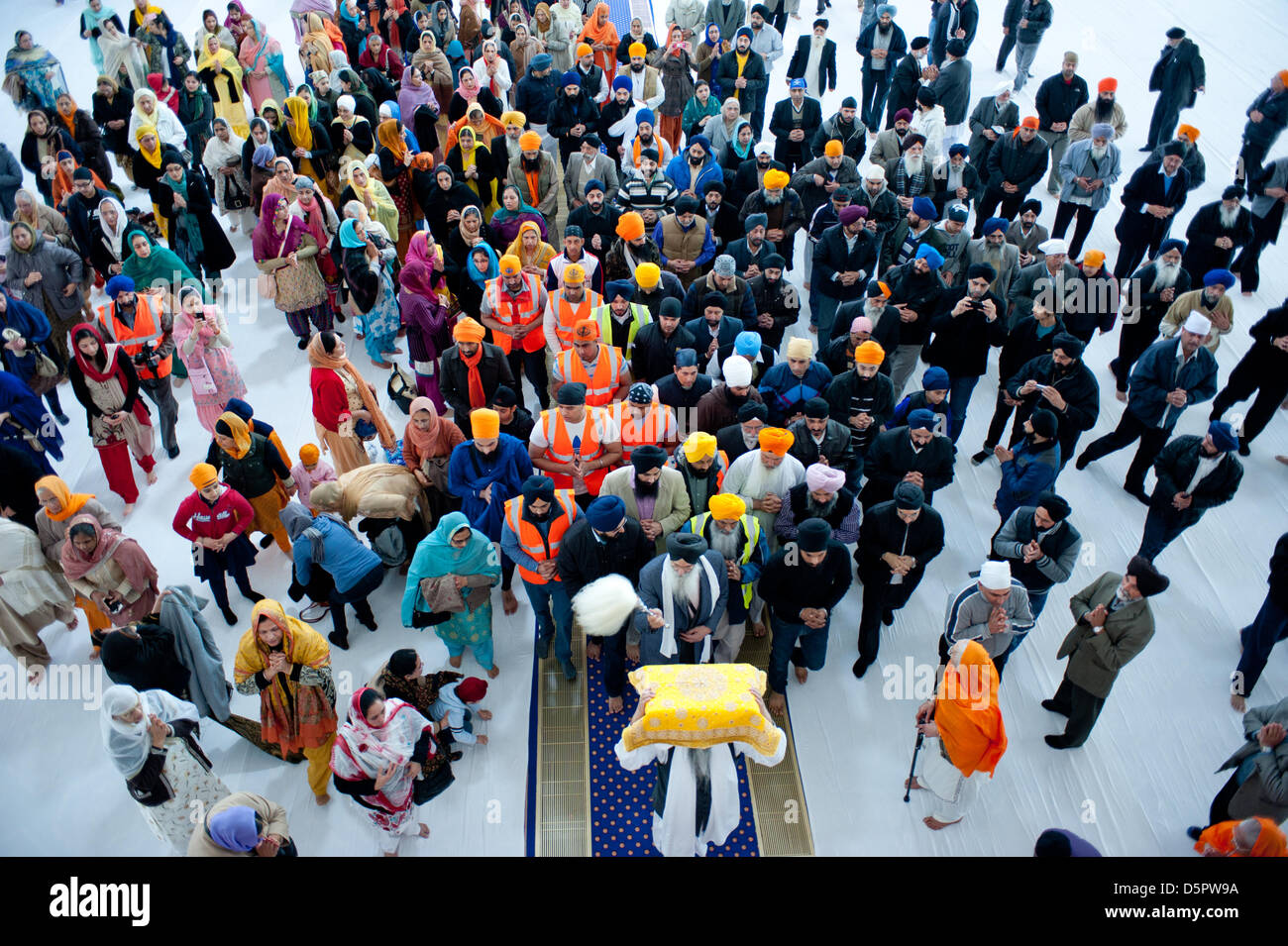Guru granth sahib in the gurdwara hi-res stock photography and images ...