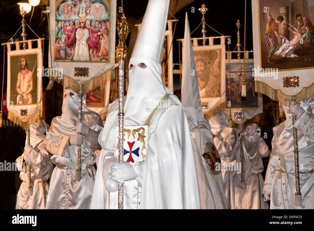 Incienso durante la Semana Santa (Semana Santa) procesiones en Málaga,  Andalucía, España Fotografía de stock - Alamy