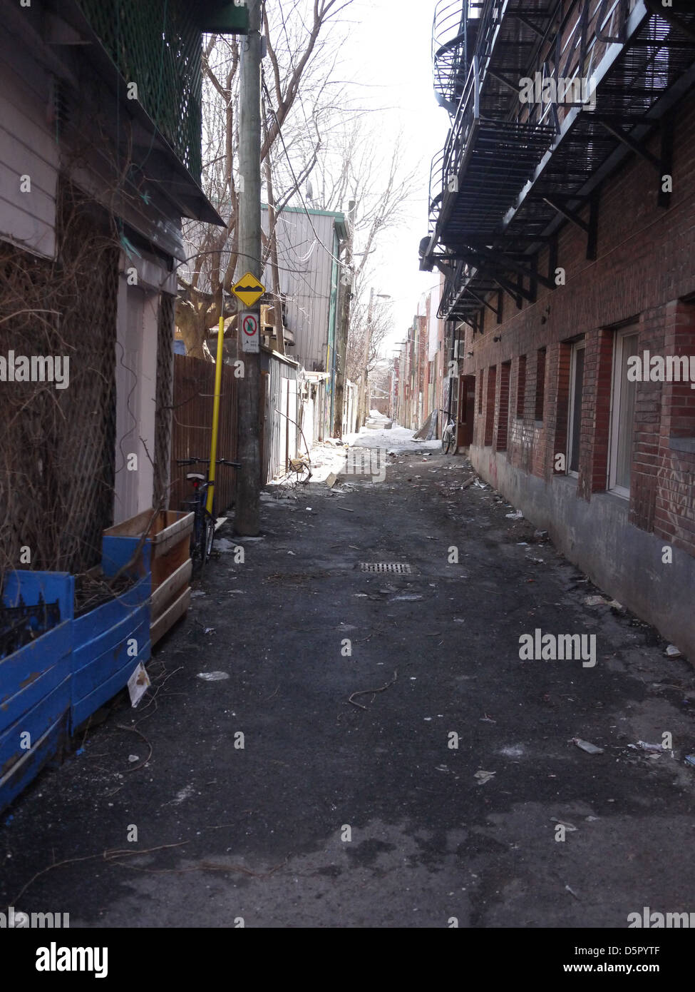 dark alley montreal canada Stock Photo Alamy