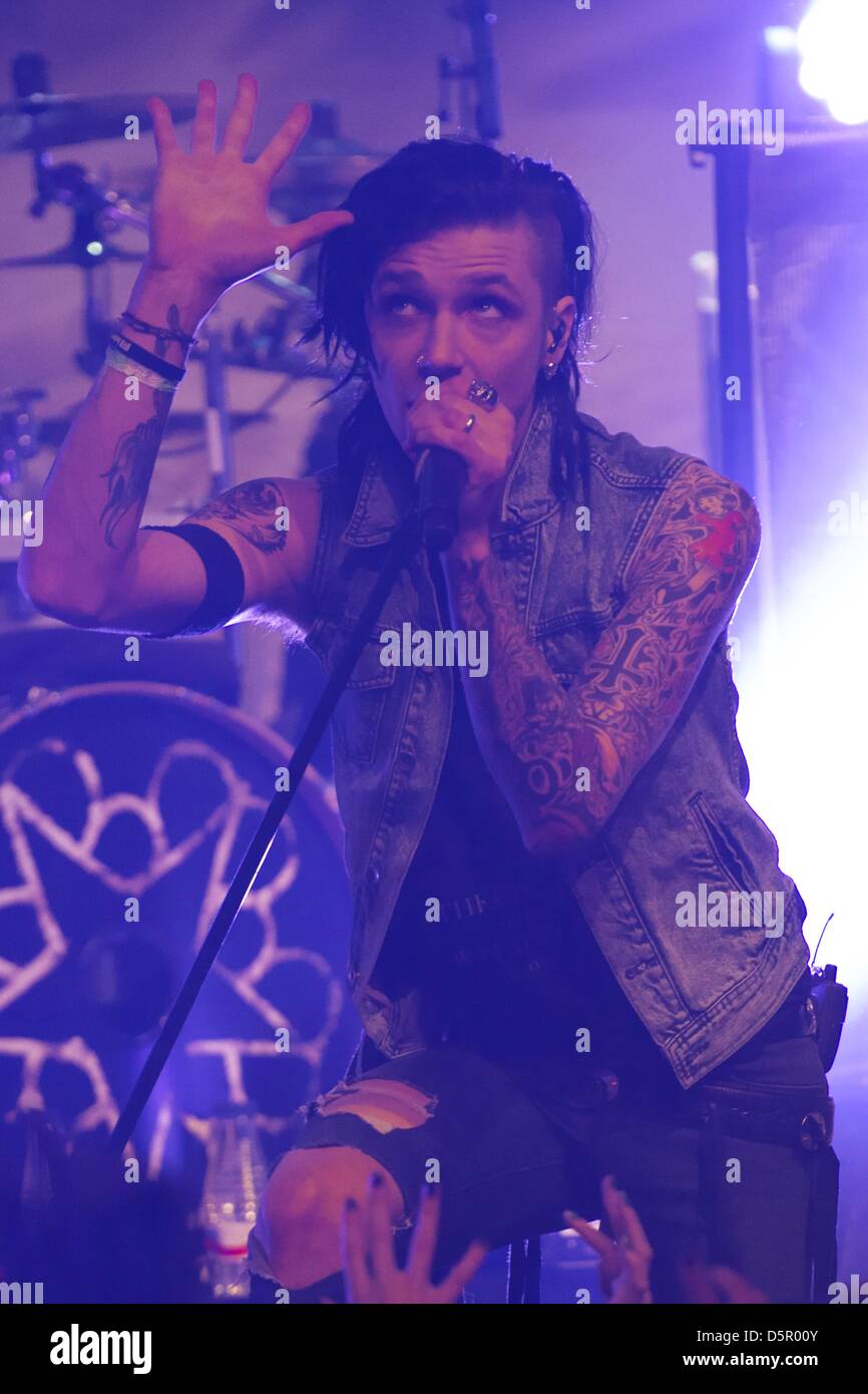 Bassist ashley purdy black veil hi-res stock photography and images - Alamy