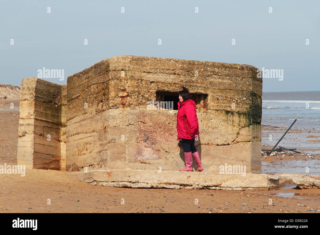 Hemsby, Norfolk, UK. 7th April 2013. Weeks of continued Northeast winds cause up to a 10ft drop in beach level erosion at Hemsby, Norfolk, England, United Kingdom on 7th April 2013. Credit: Mark Dyball / Alamy Live News Stock Photo