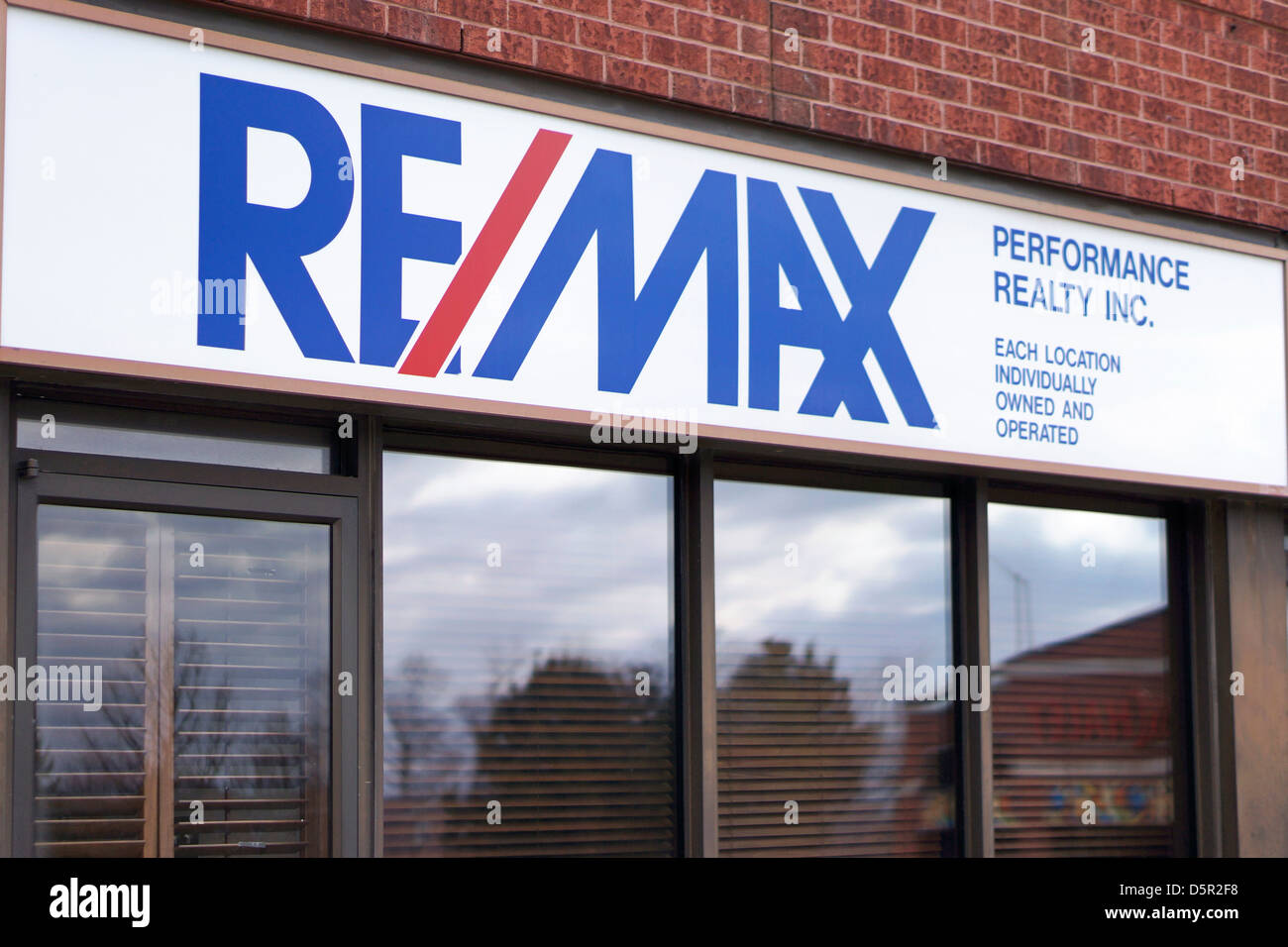 Remax logo hi-res stock photography and images - Alamy