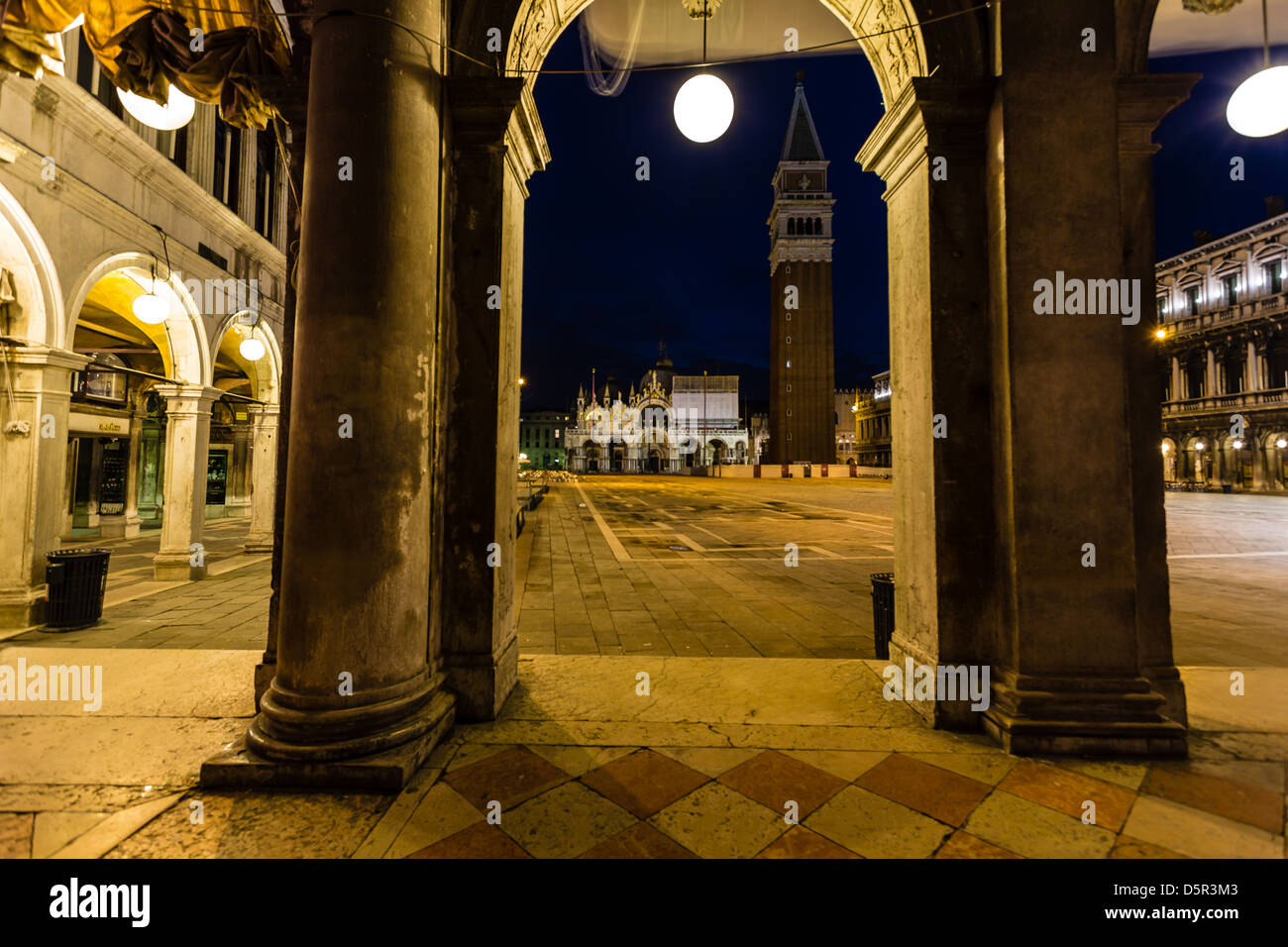 Blue hour gondola hi-res stock photography and images - Alamy