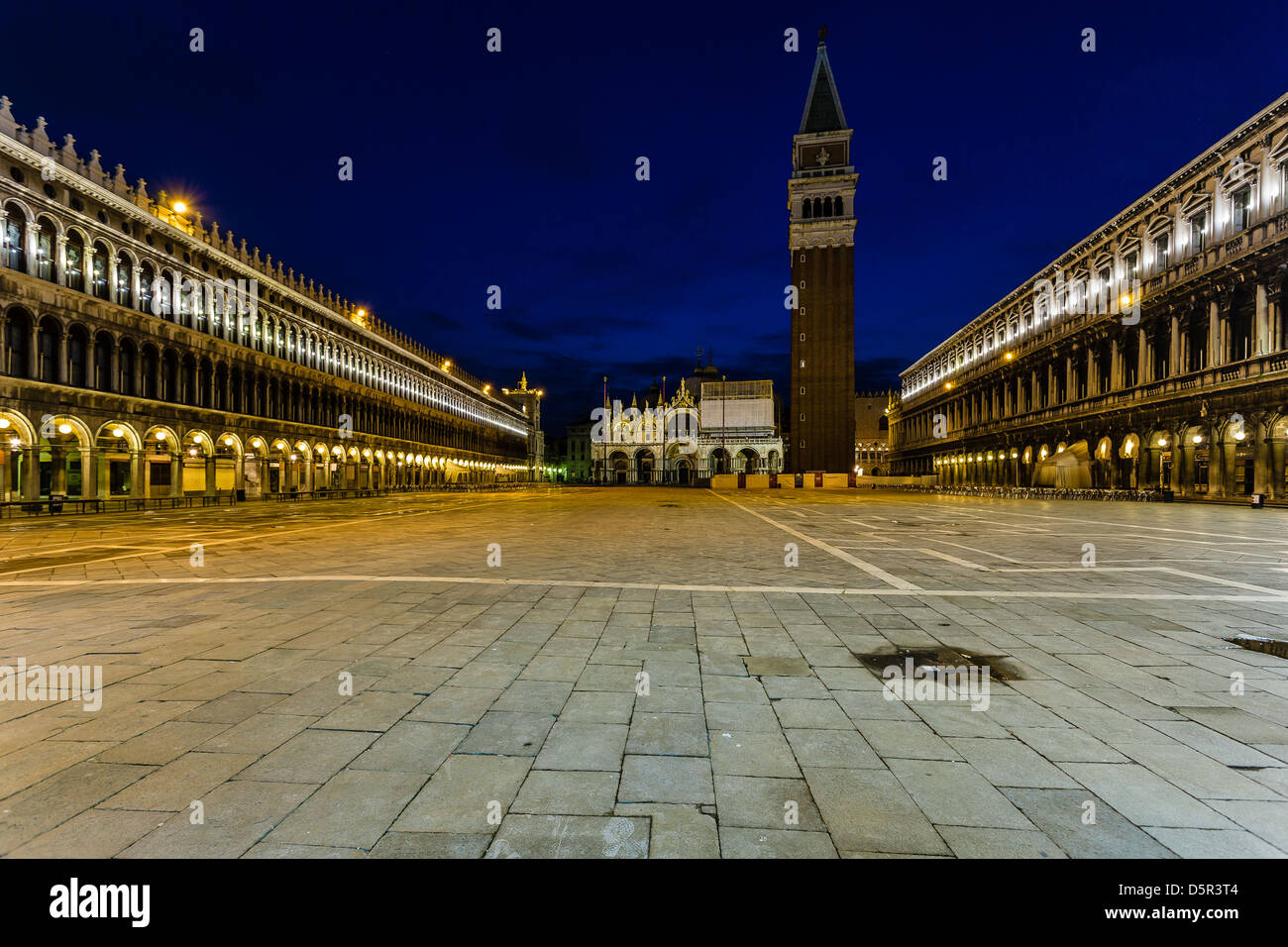 Blue hour gondola hi-res stock photography and images - Alamy
