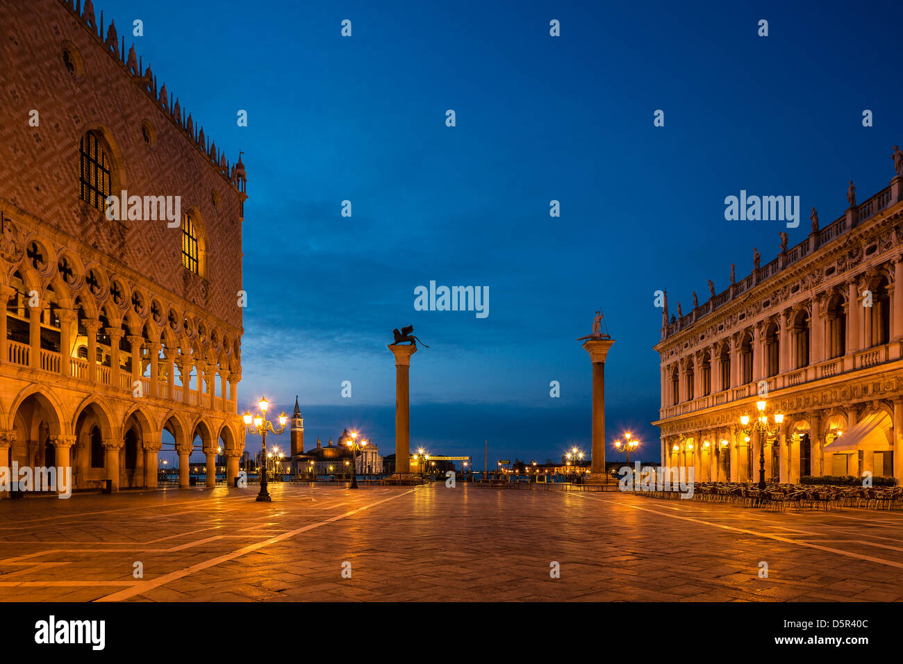Blue hour venice hi-res stock photography and images - Alamy