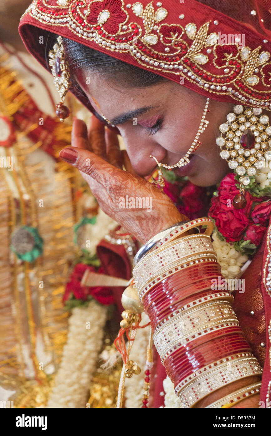 Beautiful Indian, Punjabi Bride at her wedding Stock Photo - Alamy