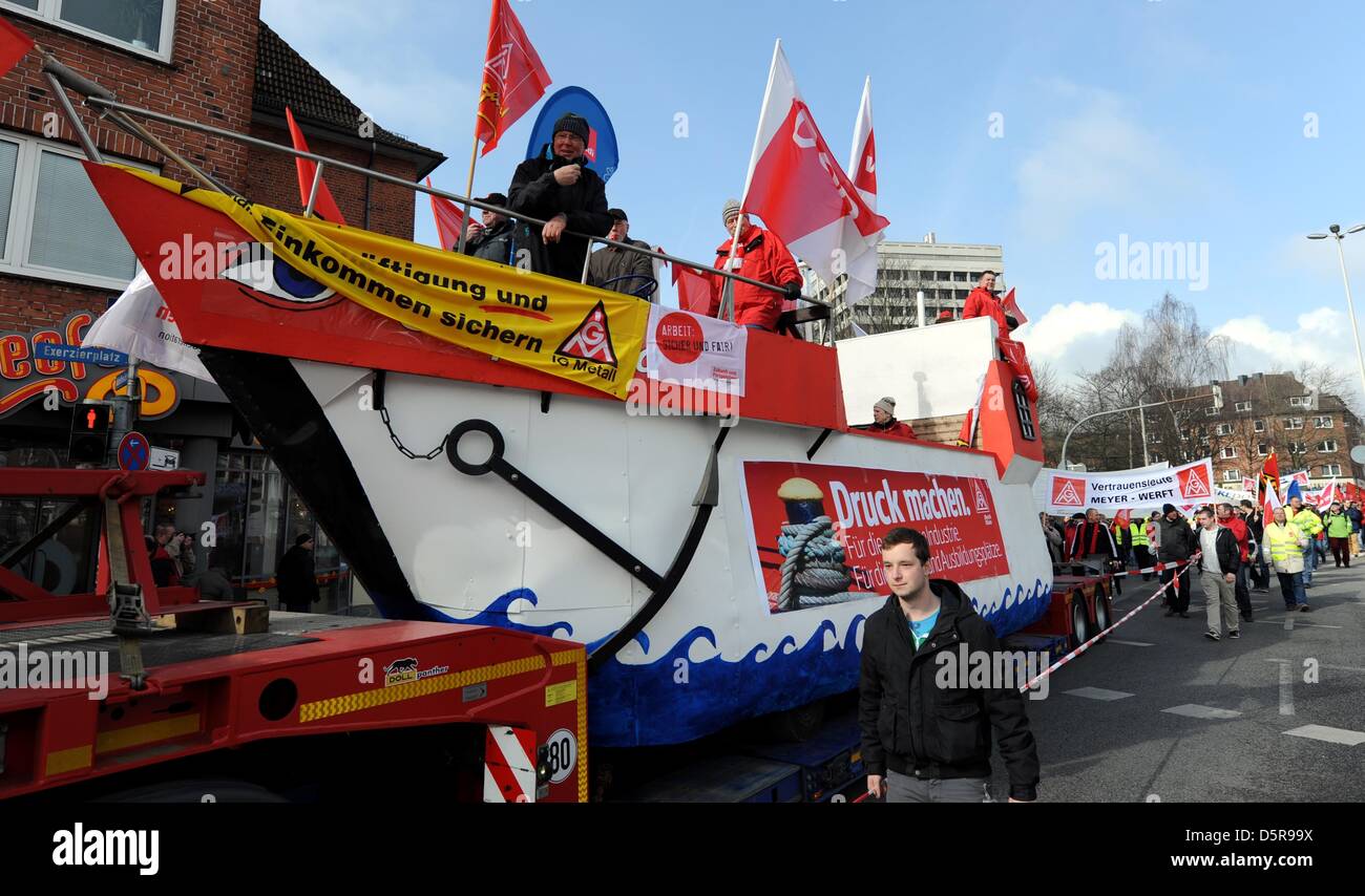 Kiel, Germany. 8th April 2013. Dockers and employees of shipyards demonstrate in front of the National Maritime Conference in Kiel, Germany, 08 April 2013. About 800 people demonstrated against against loss of jobs and preservation of companies of the maritime economy. Photo: Carsten Rehnder/dpa/Alamy Live News Stock Photo