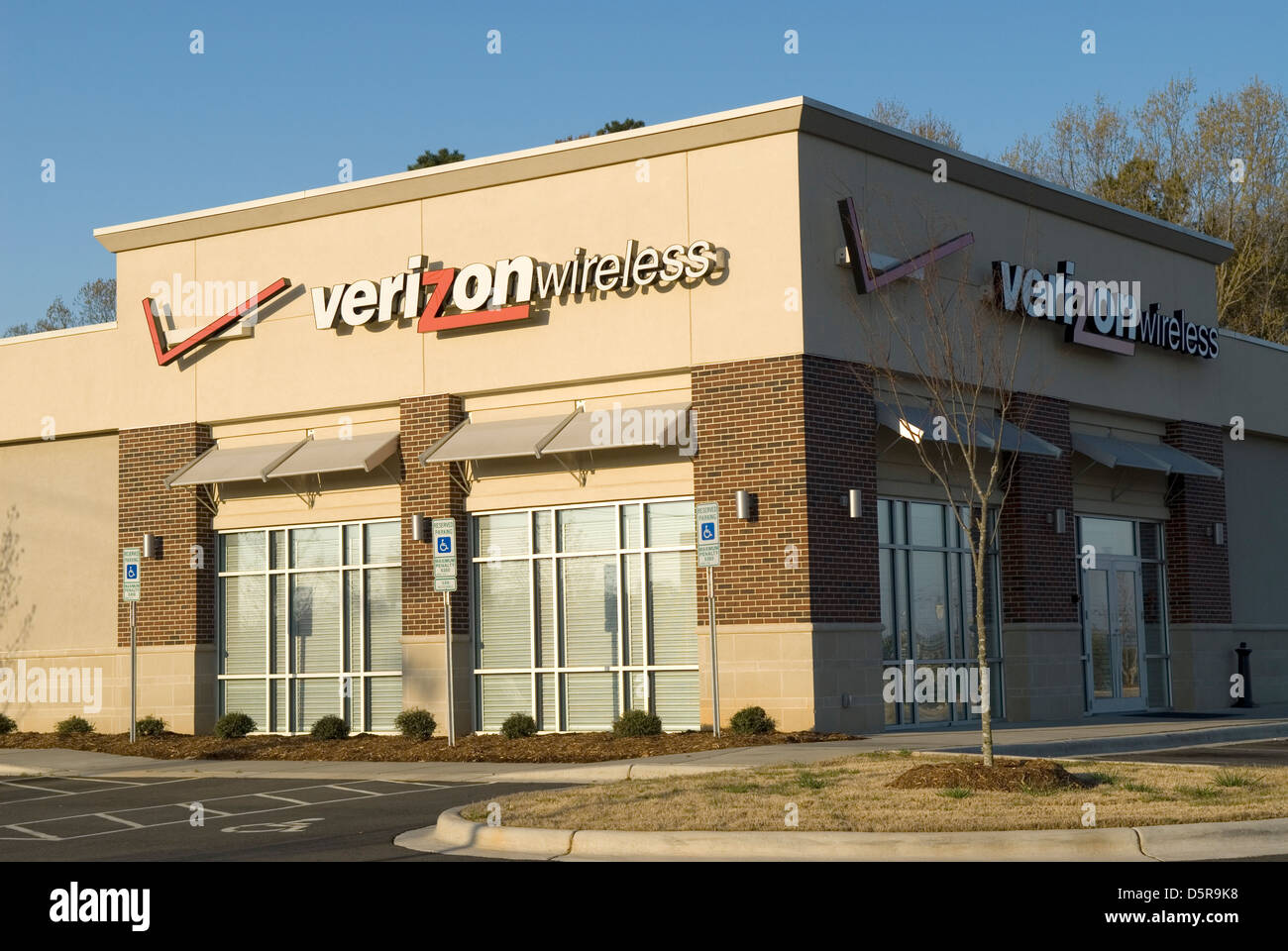 Verizon Wireless Building USA Stock Photo Alamy