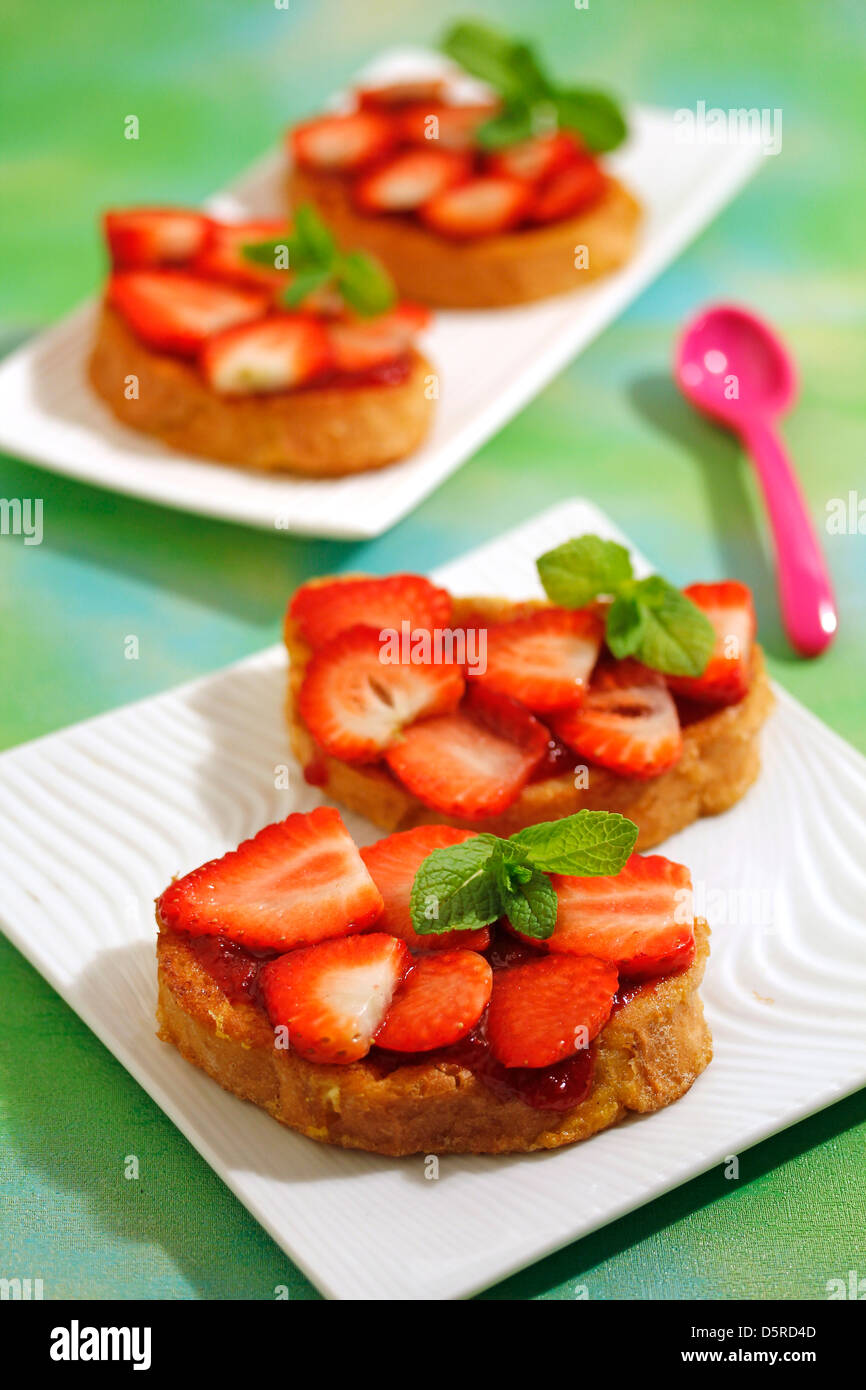Torrijas with strawberries (typical Spanish meal). Recipe available