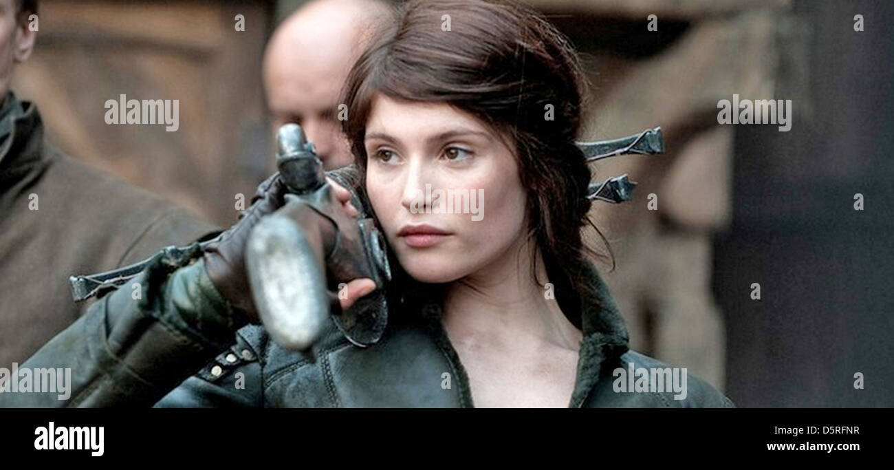 HANSEL AND GRETEL WITCH HUNTERS in 2013 Paramount film with Gemma Arterton Stock Photo Alamy