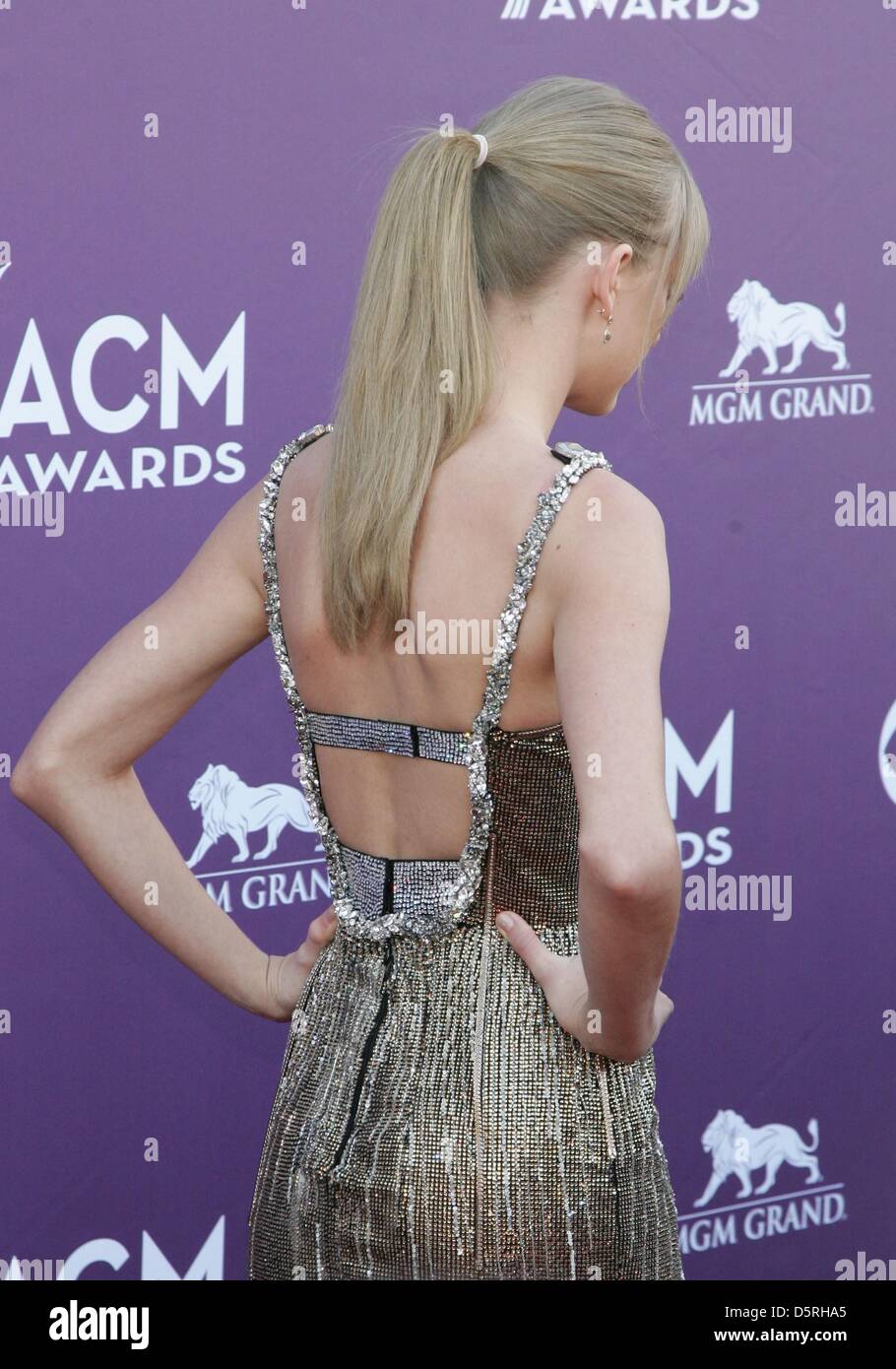 2013 ACM Awards Press Room - Miranda Lambert, image size:910x1390