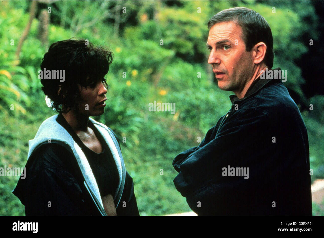 Film Avec Whitney Houston Et Kevin Costner WHITNEY HOUSTON & KEVIN COSTNER THE BODYGUARD (1992 Stock Photo