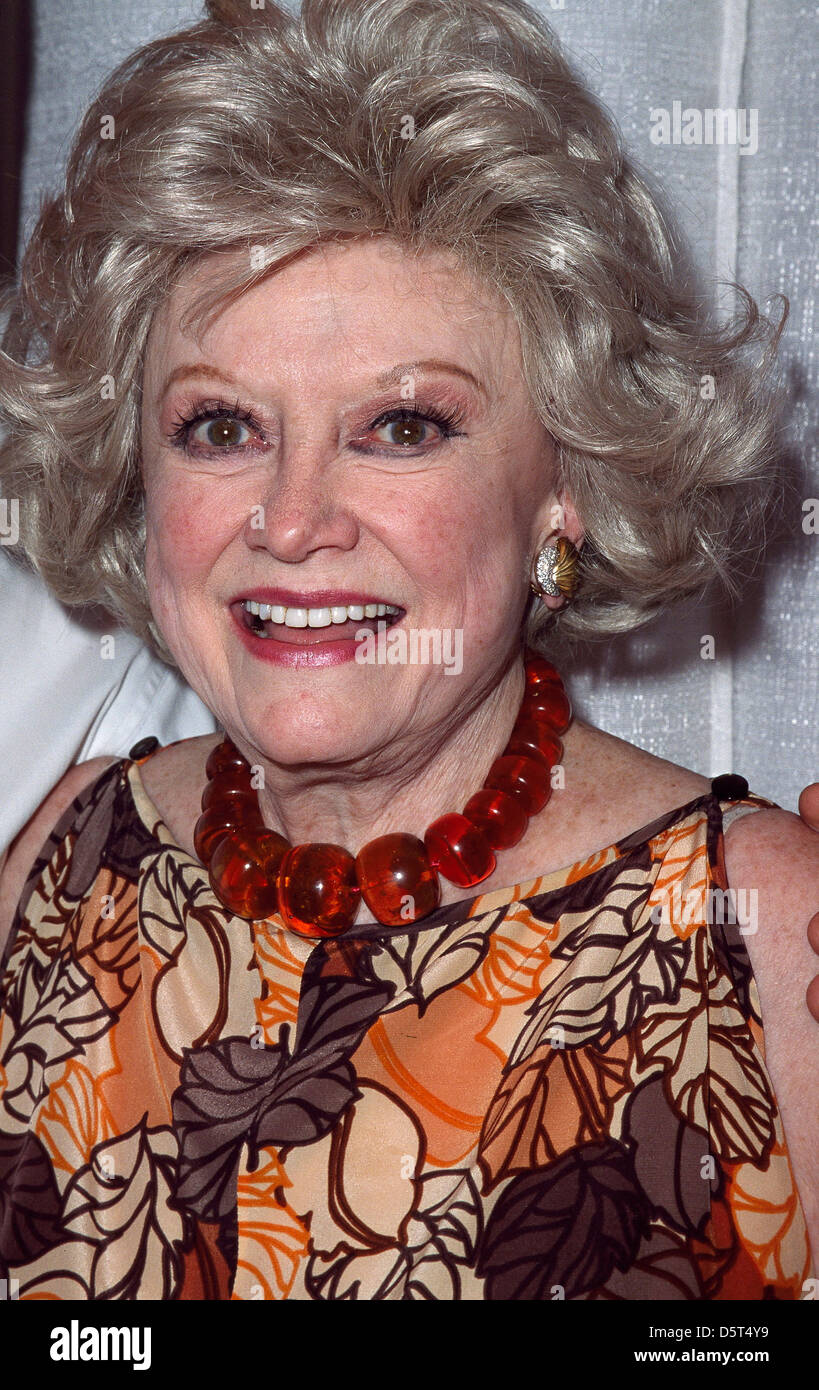 Phyllis Diller Backstage at 'Pete N' Keely' at the John Houseman Theatre. New York City USA Stock Photo