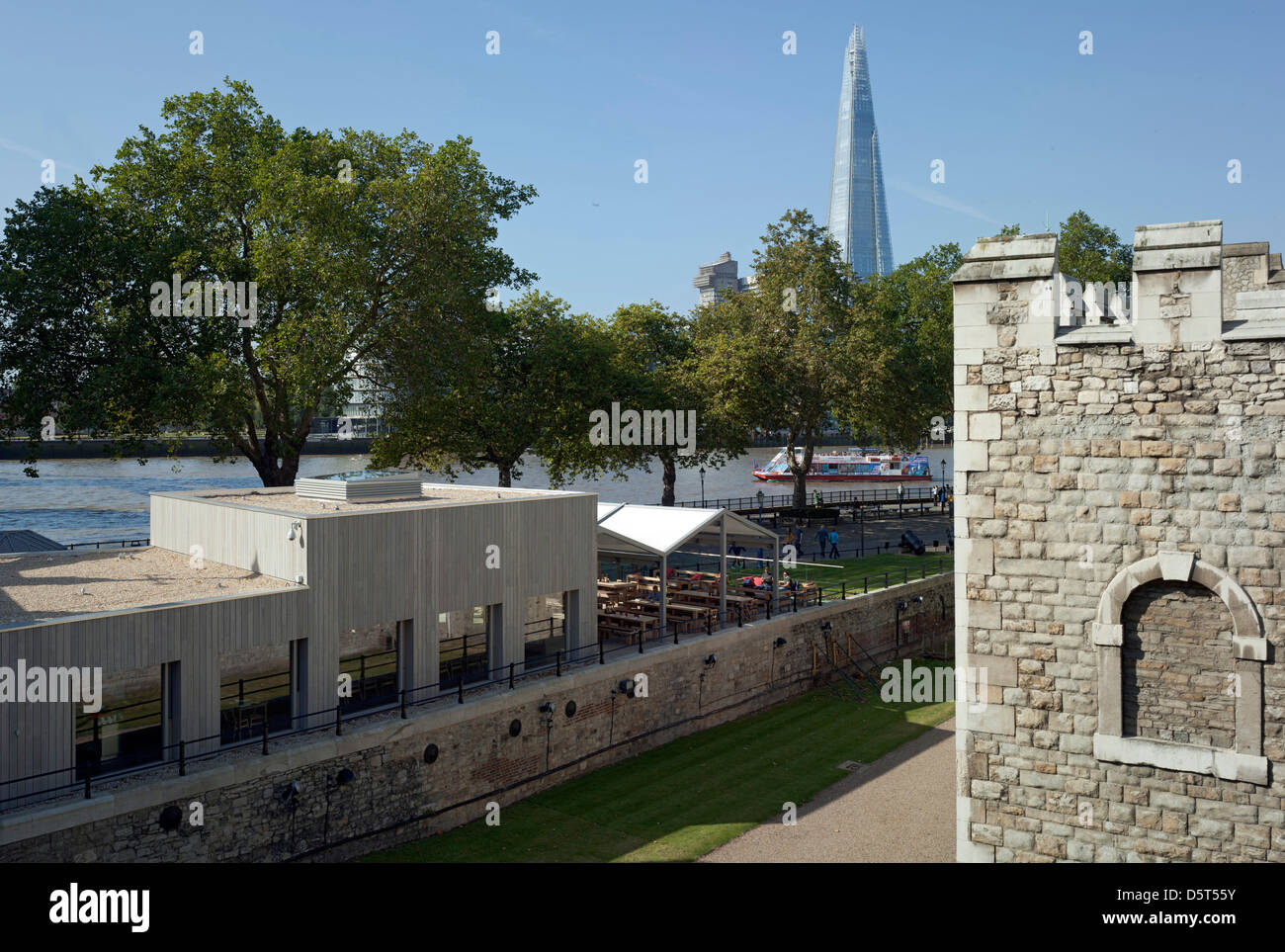 Tower Wharf Cafe, London, United Kingdom. Architect: Tony Fretton Architects Ltd, 2012. From north approach on Tower Bridge towa Stock Photo
