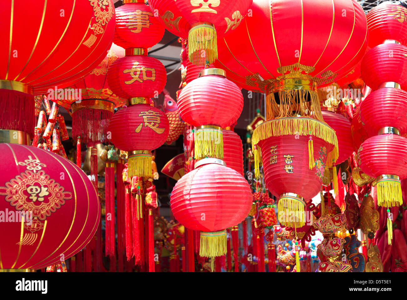 traditional chinese red lanterns Stock Photo Alamy