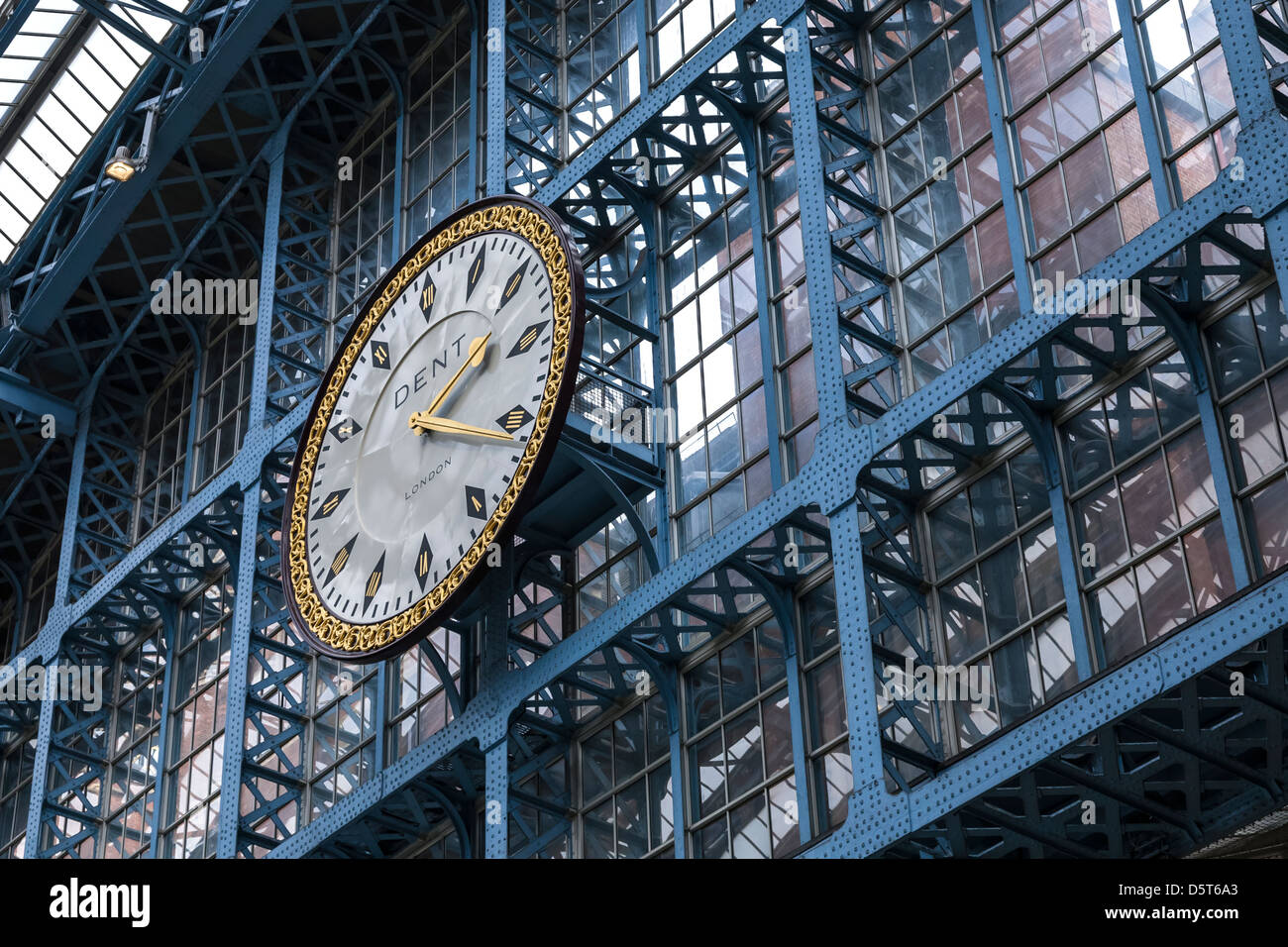 Victorian Ironwork at St.Pancras International Station Stock Photo - Alamy