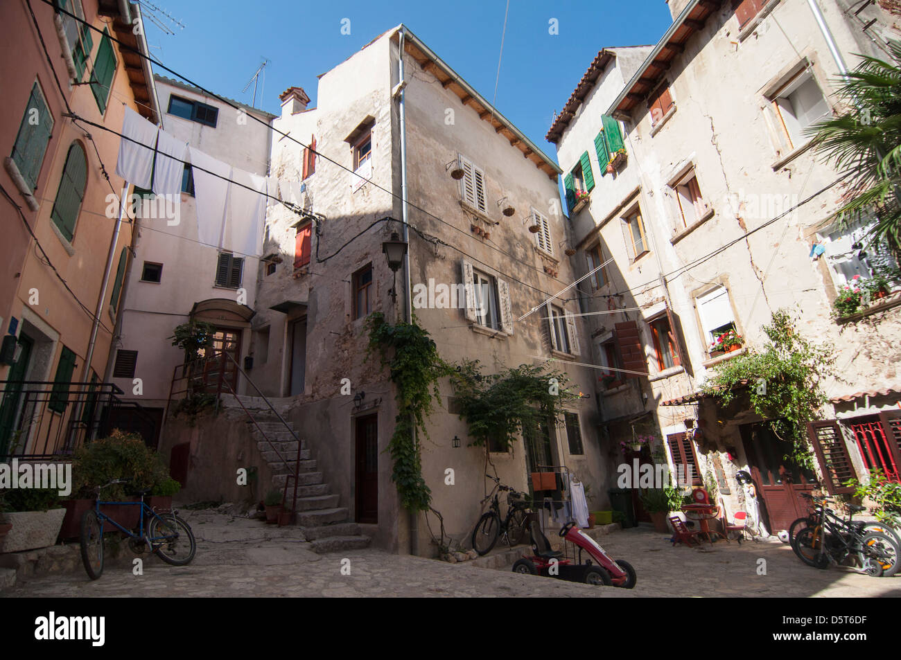 Little square hires stock photography and images Alamy