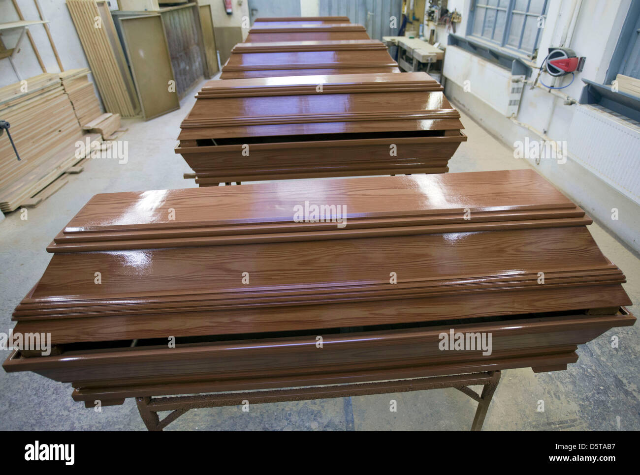 Different wooden coffins of a wide price range are pictured at the coffing carpeter workshop Berg in Kluetz, Germany, 16 November 2012. The demand for so-called social funerals is unbroken high for years. Photo: Jens Buettner Stock Photo