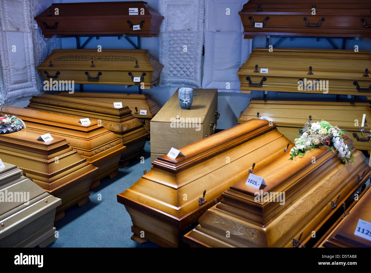 Different wooden coffins of a wide price range are pictured at the coffing carpeter workshop Berg in Kluetz, Germany, 16 November 2012. The demand for so-called social funerals is unbroken high for years. Photo: Jens Buettner Stock Photo