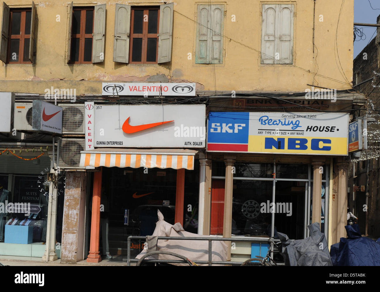 The logo of sports clothing manufacturer Nike hangs above the entrance to a  shop in Jaipur, India, 17 November 2012. Photo: Jens Kalaene Stock Photo -  Alamy