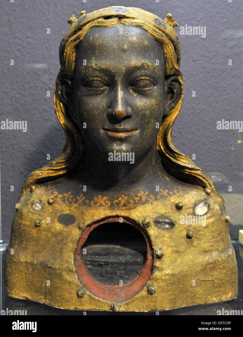 A bust reliquary from the 14th century is on display at the Museum for Thuringian Regional Studies in Erfurt, Germany, 21 November 2012. An exhibition of the precious collection of manuscripts of scholar  Amplonius Rating de Berka (around 1365 - 1435) will take place from 24 November 2012 til 01 April 2013. The Bibliotheca Amploniana is considered the biggest remaining collection o Stock Photo