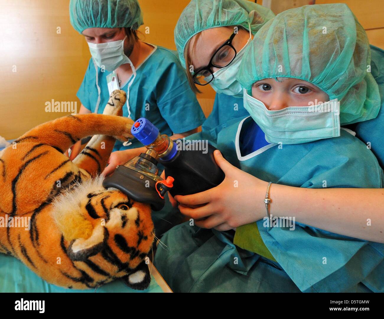 The medical students Steffen Schampera (L) and Anne Schulze (C) treat