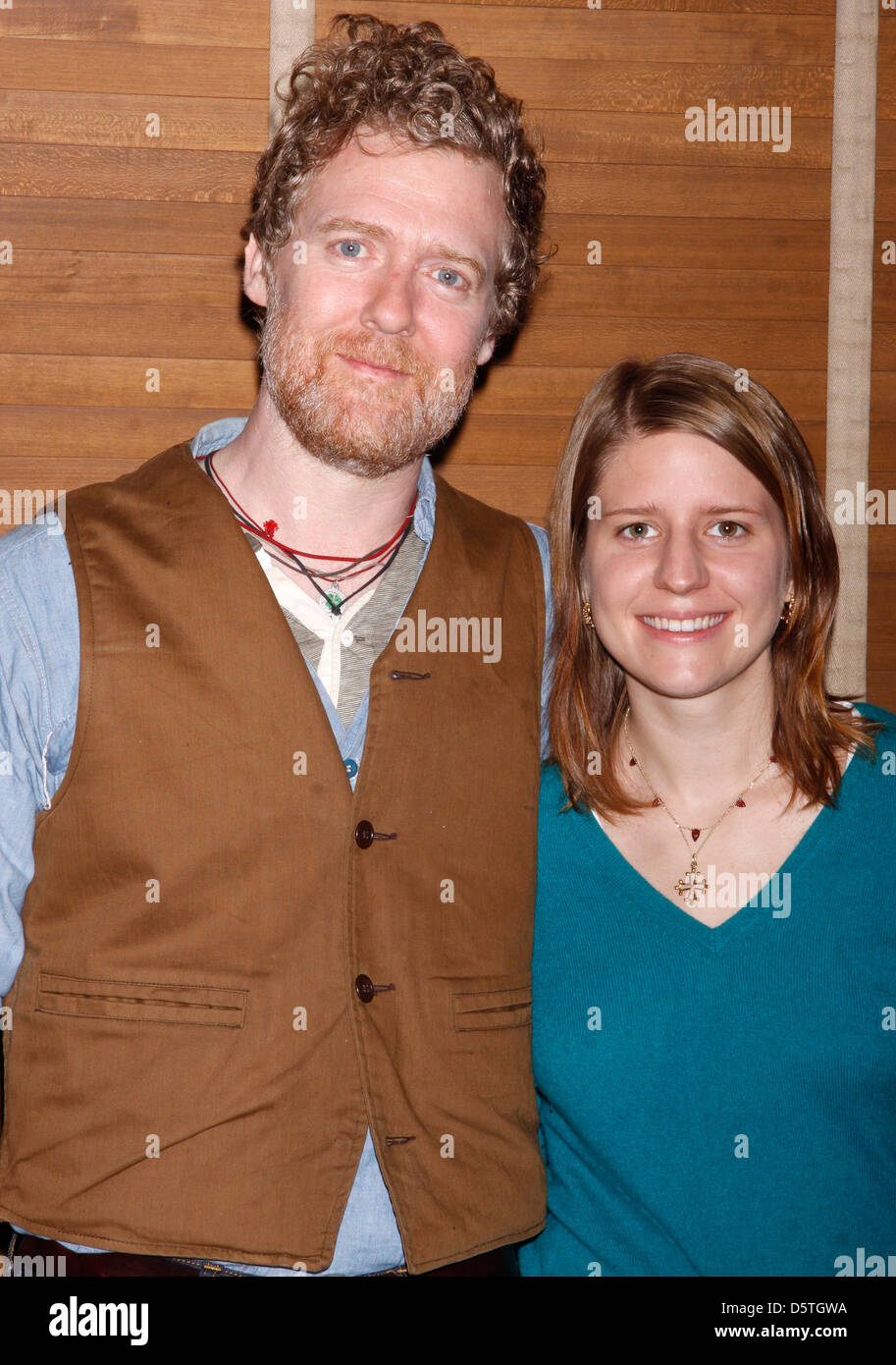 Glen Hansard and Marketa Irglova Meet and Greet with the cast and creative  team of the Broadway musical 'Once' held at Sardi's Stock Photo - Alamy