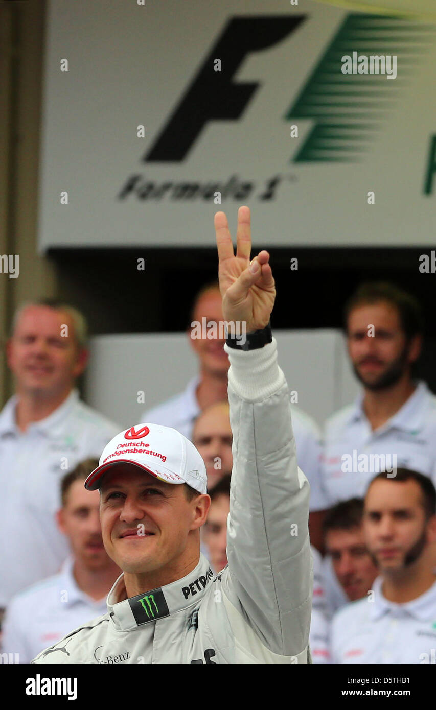 German Formula One driver Michael Schumacher of Mercedes AMG gestures in a team photograph at the Autodromo Jose Carlos Pace in Sao Paulo, Brazil, 25 November 2012. The Formula One Grand Prix of Brazil will be the final race of Schumacher before his retirement to finish his career. Photo: Jens Buettner/dpa  +++(c) dpa - Bildfunk+++ Stock Photo