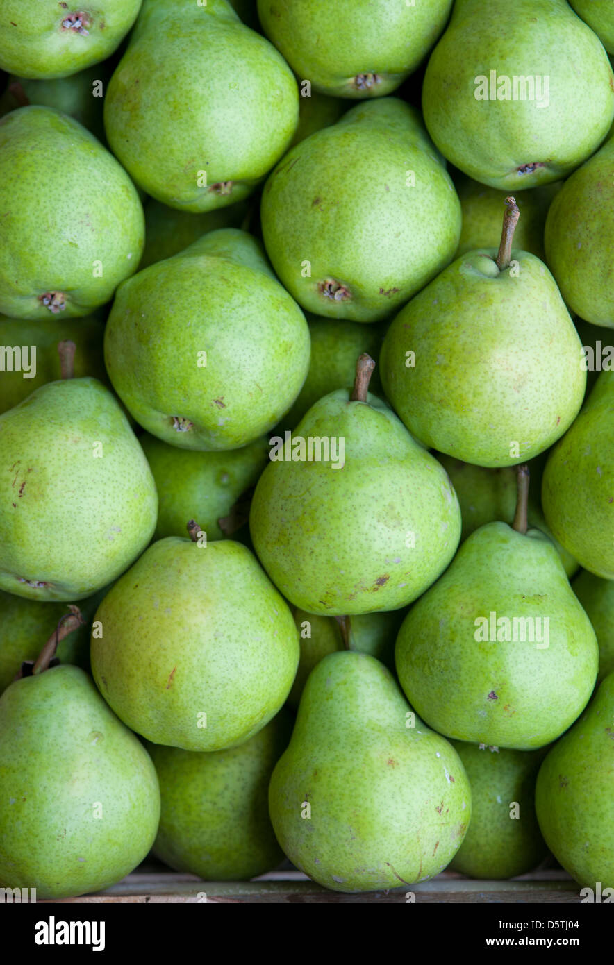 Pears at Lo Valledor central wholesale produce market in Santiago, Chile Stock Photo