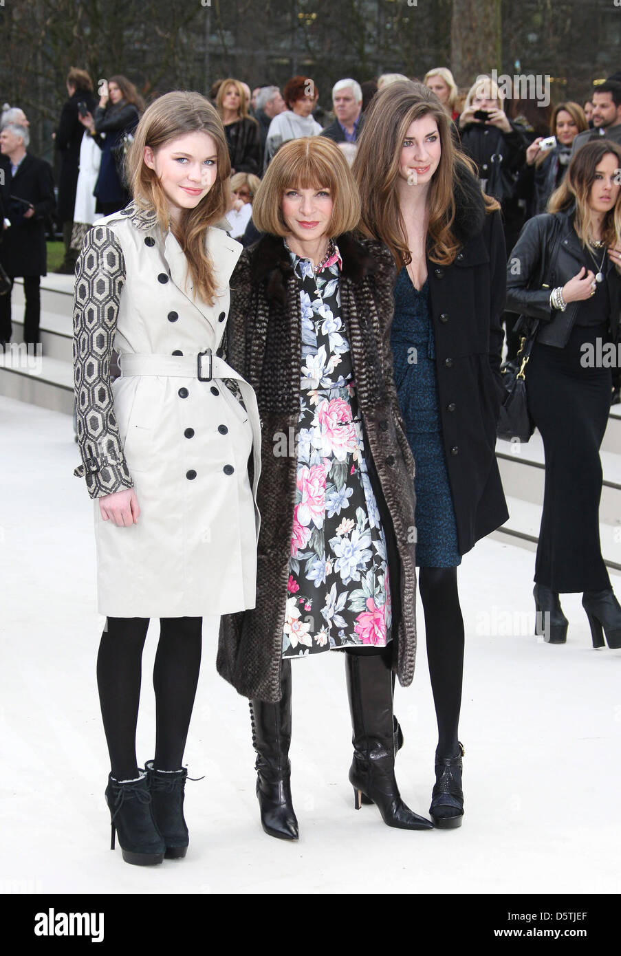anna wintour trench coat