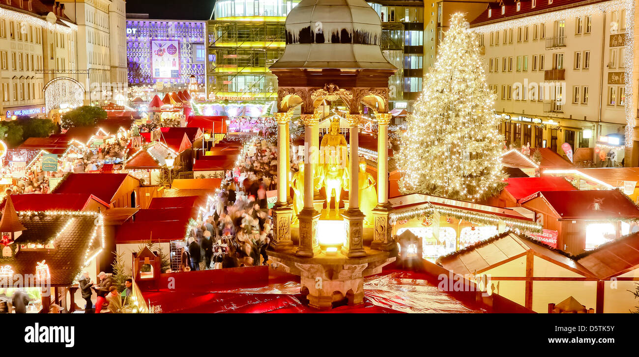 The booths are illuminated at the Christmas market in Magdeburg, Germany, 26 November 2012. More than 135 booths present their goods until 30 December. Photo: ANDREAS LANDER Stock Photo