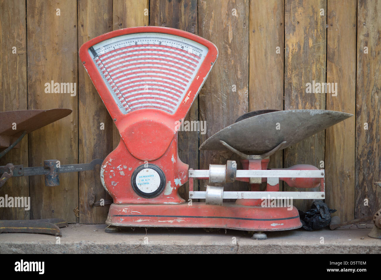 Scale for weighing produce on a fruit farm in Rancagua, Chile Stock Photo