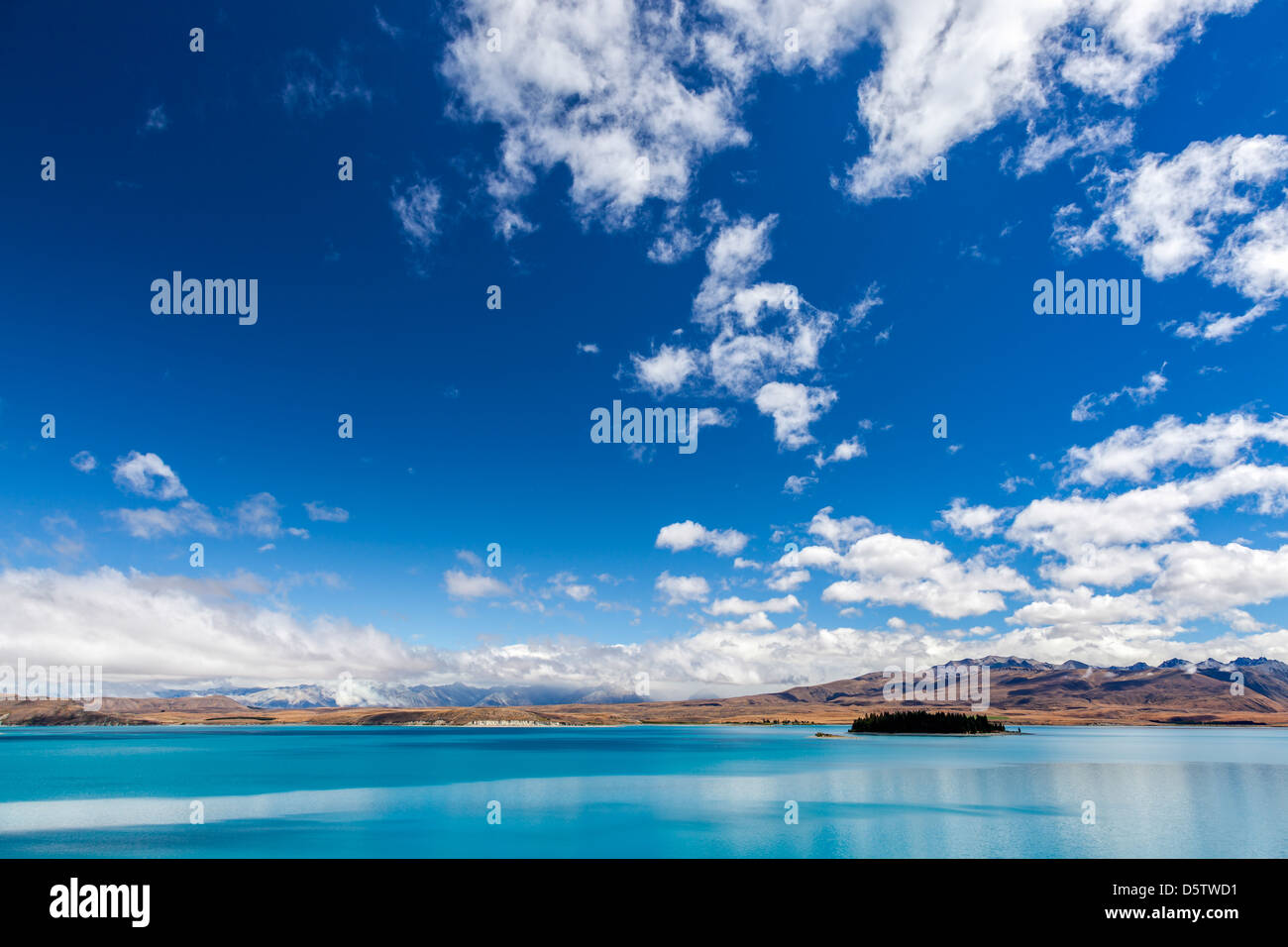 Scenic view of colourful Lake Tekapo Stock Photo - Alamy