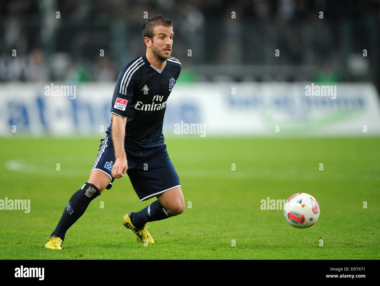 Hamburg S Rafael Van Der Vaart Controls The Ball During The Stock Photo Alamy