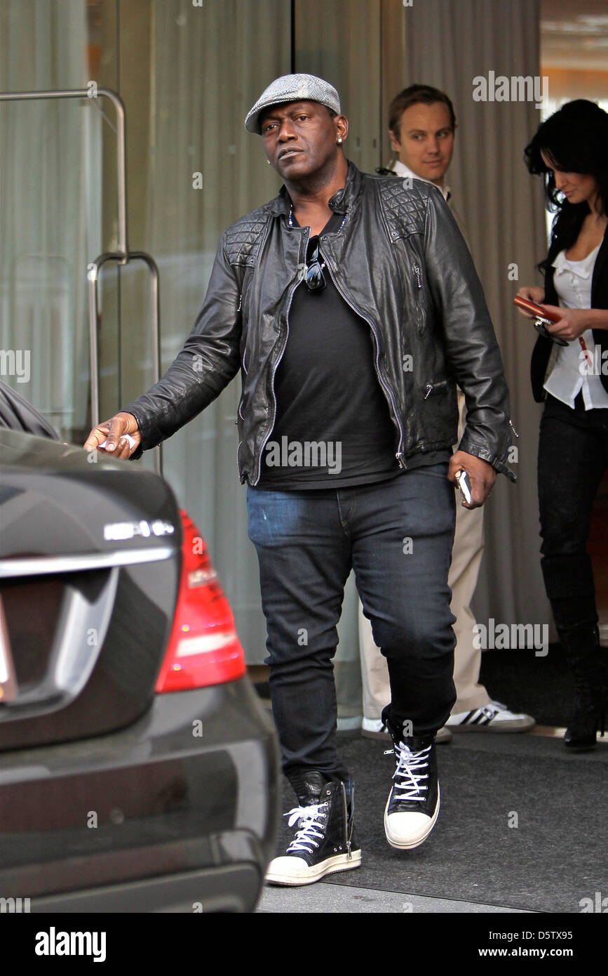 Randy Jackson leaving The Mondrian Hotel after lunch with a friend Los