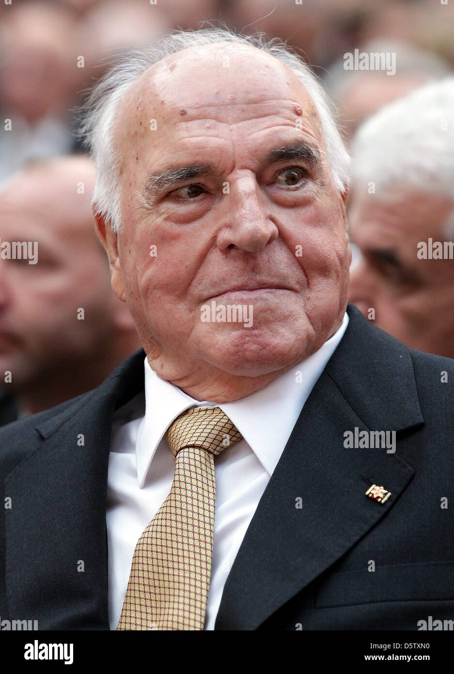 Former German Chancellor Helmut Kohl has taken his seat at the German Former German Chancellor Helmut Kohl has taken his seat at the German